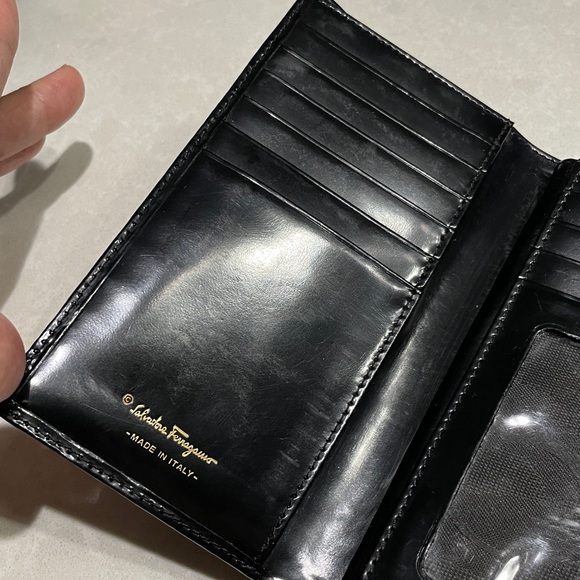 Ferragamo Continental wallet with Gancini clasp Patent Leather calfskin Black ⭐️ - Picture 9 of 17